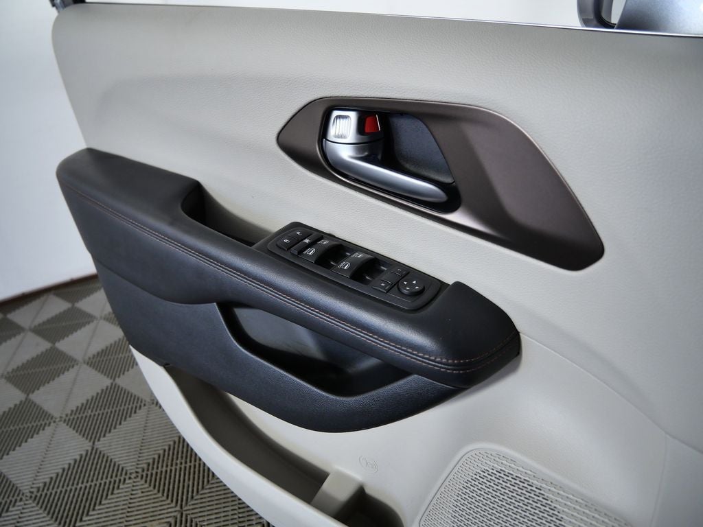 2017 Chrysler Pacifica Touring L Plus