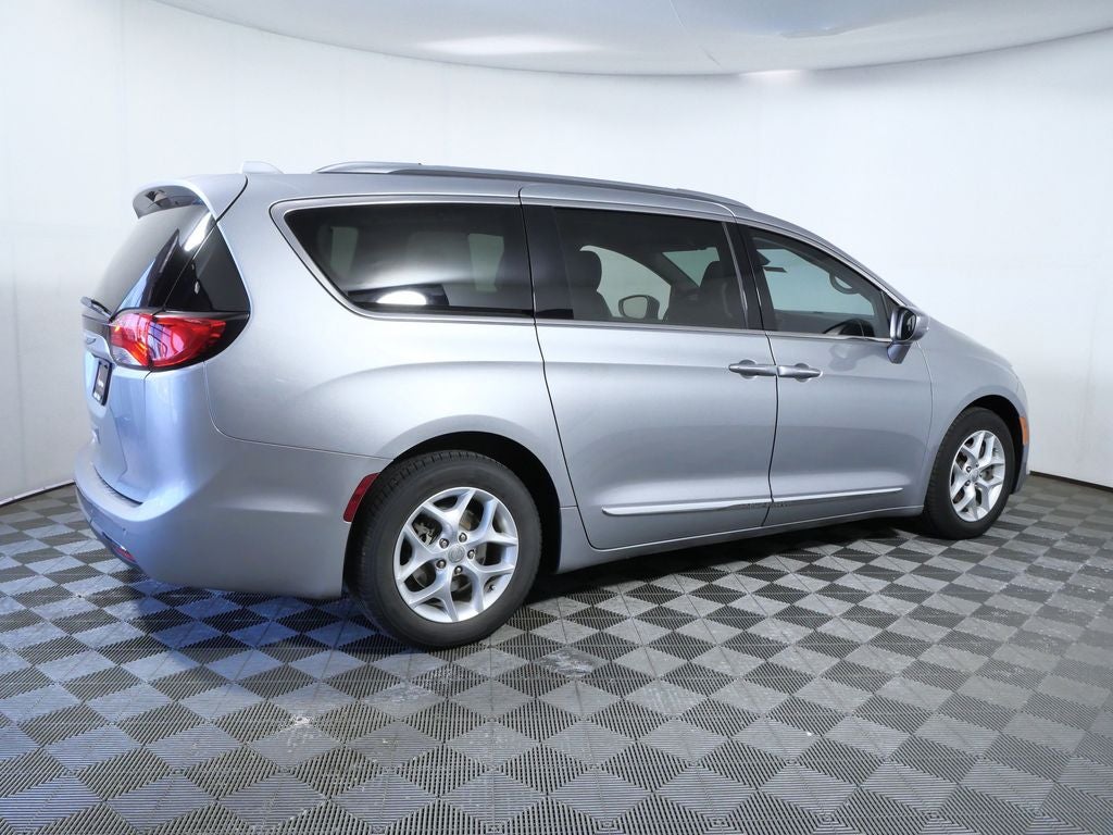 2017 Chrysler Pacifica Touring L Plus