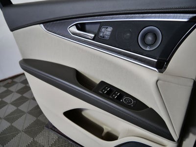 2019 Lincoln Nautilus Select