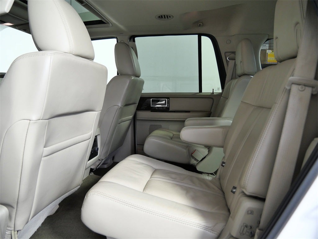 2015 Lincoln Navigator Base