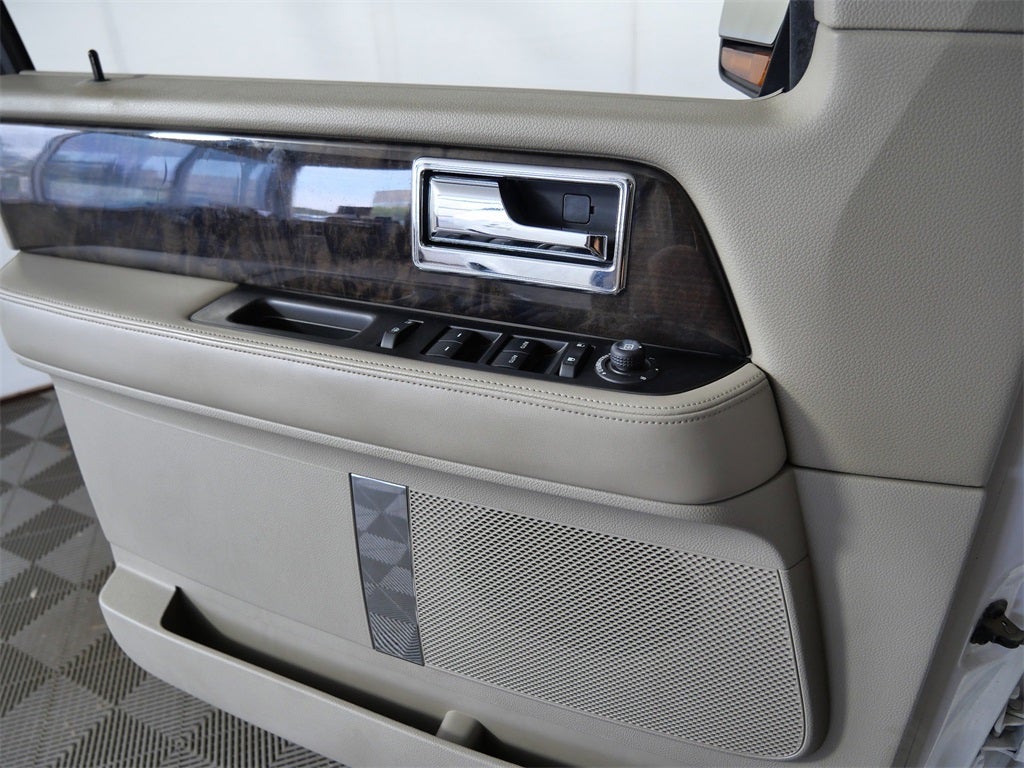 2015 Lincoln Navigator Base