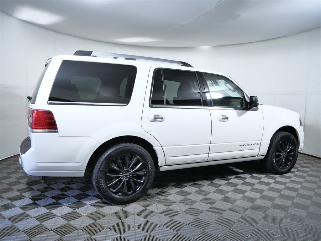 2015 Lincoln Navigator Base