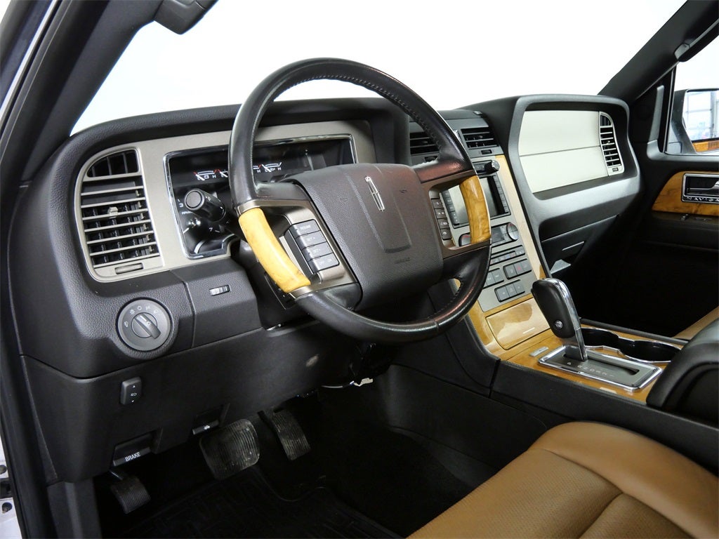 2013 Lincoln Navigator L Base