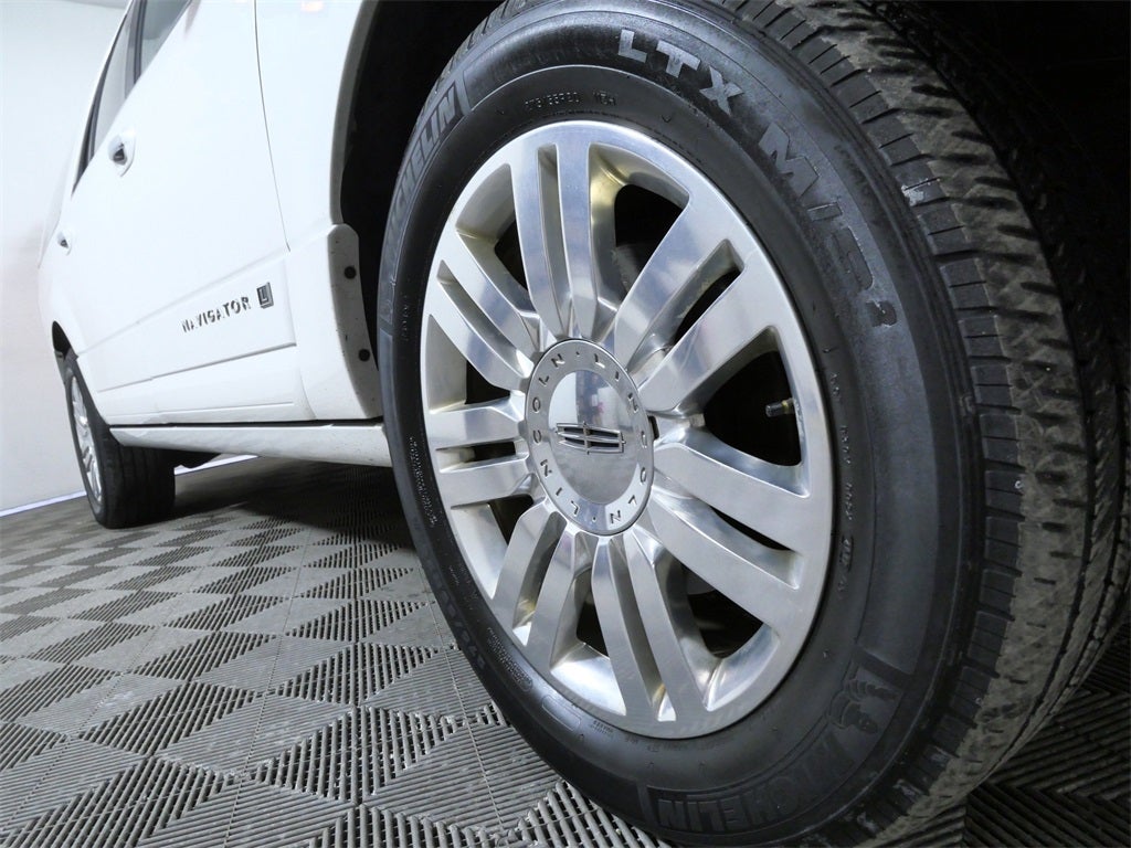 2013 Lincoln Navigator L Base