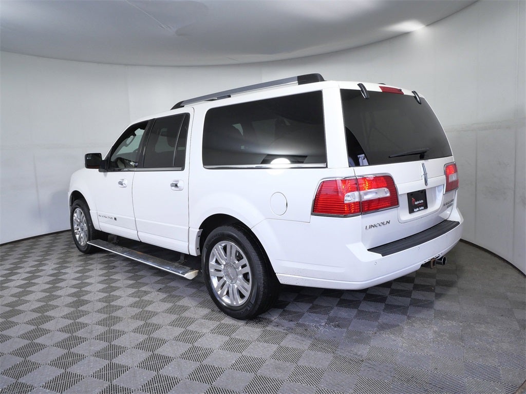 2013 Lincoln Navigator L Base