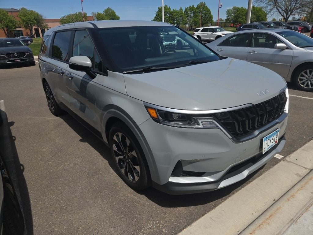 2024 Kia Carnival EX