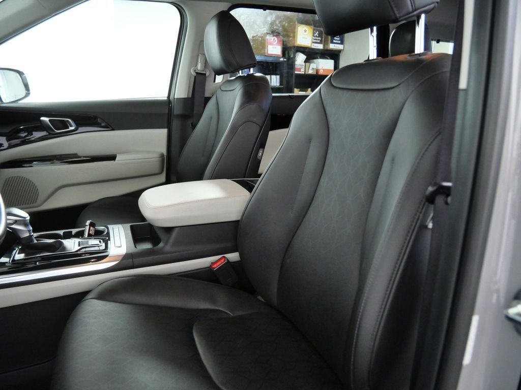 2024 Kia Carnival EX