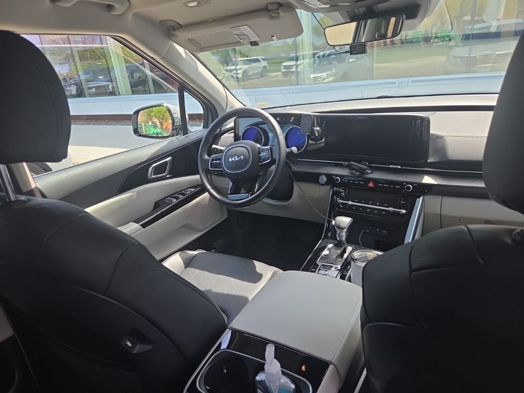2024 Kia Carnival EX