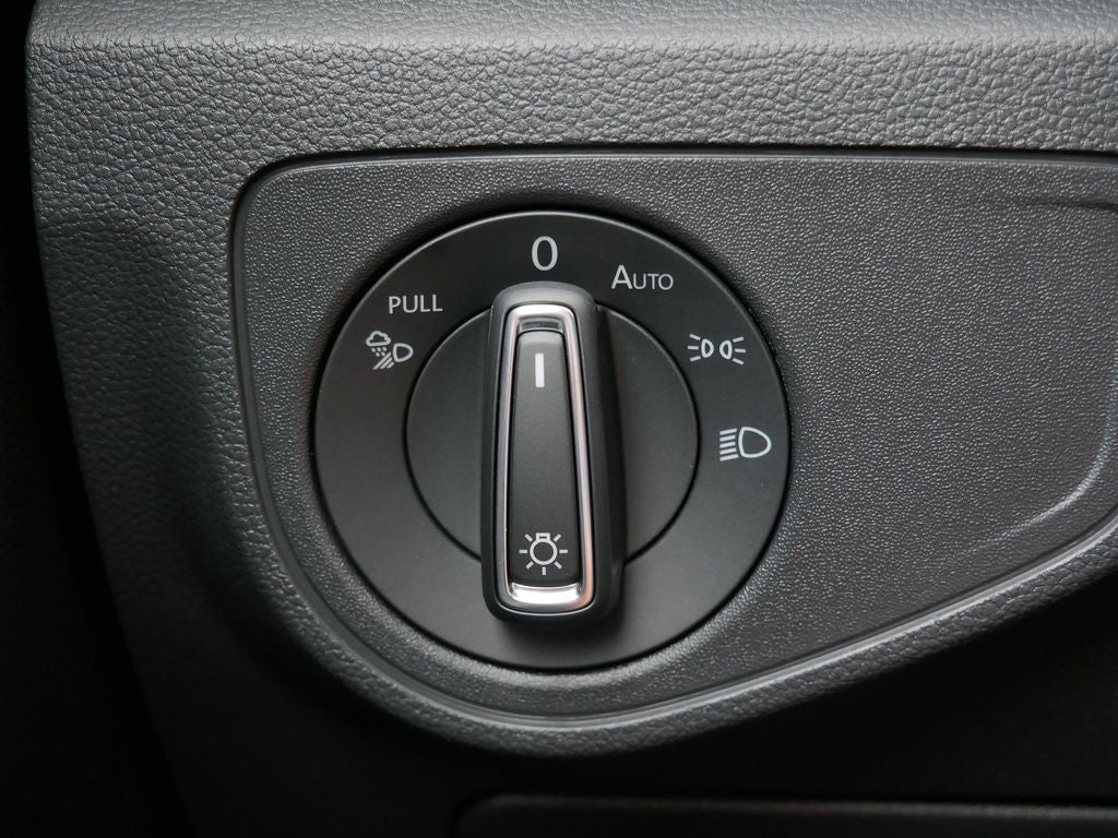 2021 Volkswagen Atlas Cross Sport 3.6L V6 SE w/Technology R-Line