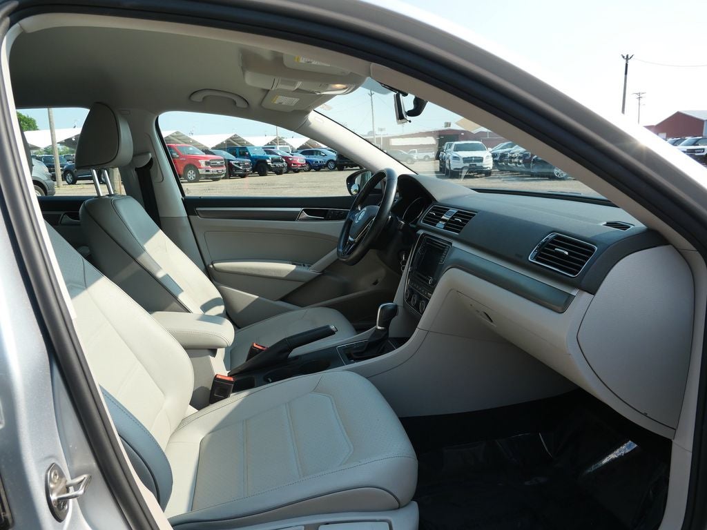 2018 Volkswagen Passat 2.0T R-Line