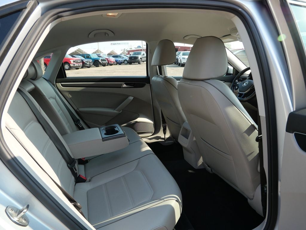 2018 Volkswagen Passat 2.0T R-Line