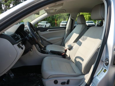 2018 Volkswagen Passat 2.0T R-Line