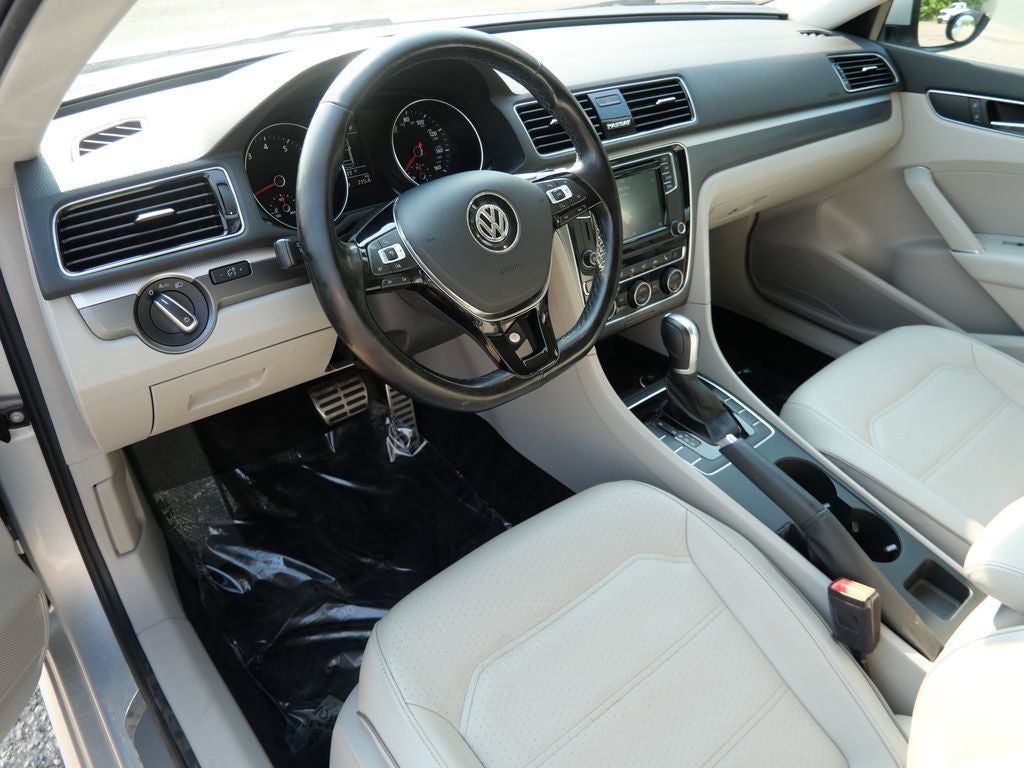 2018 Volkswagen Passat 2.0T R-Line