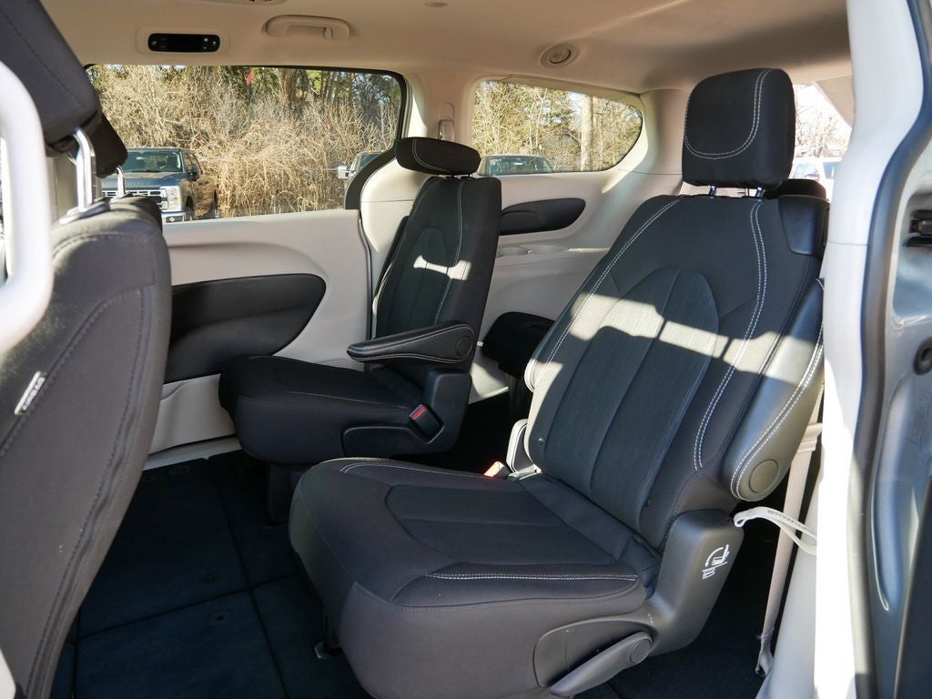 2024 Chrysler Voyager LX