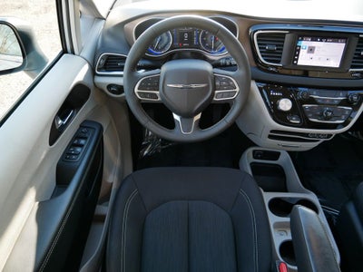 2024 Chrysler Voyager LX