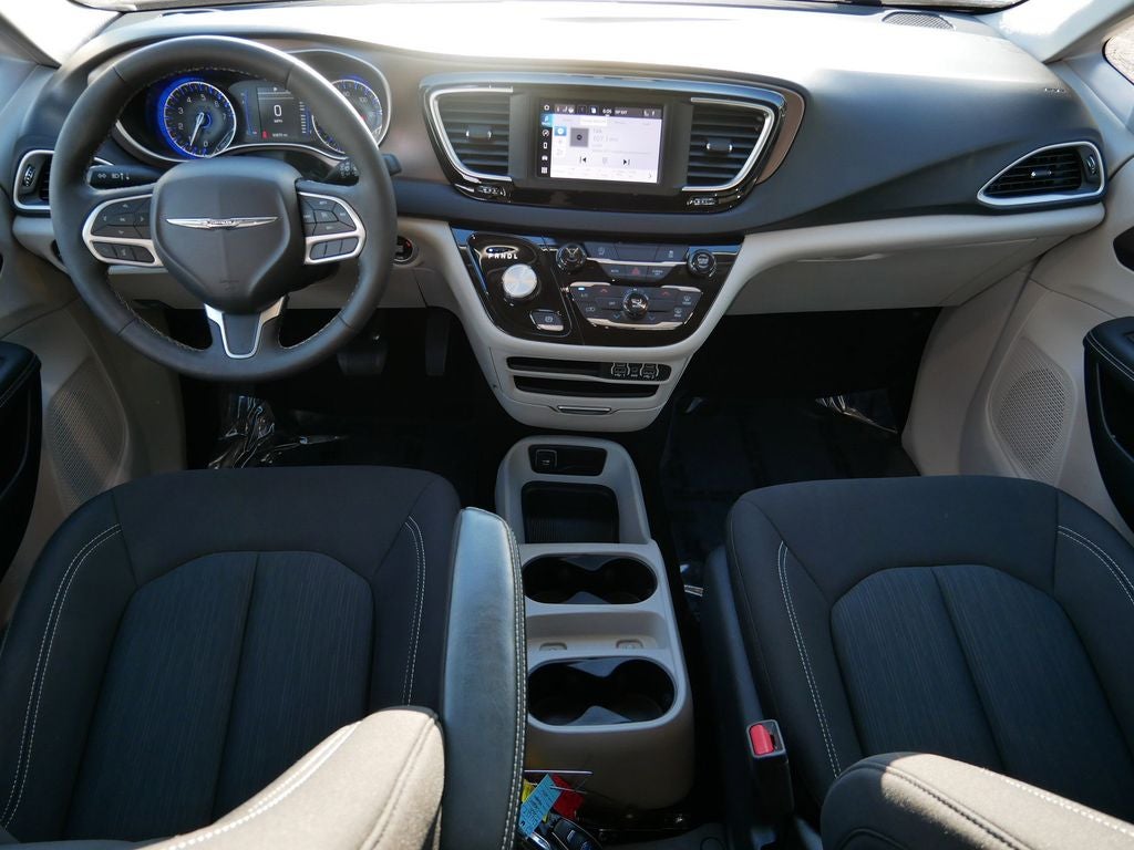 2024 Chrysler Voyager LX