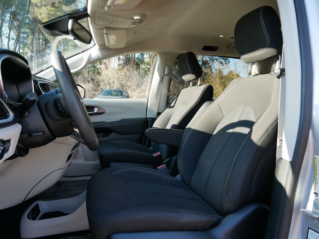 2024 Chrysler Voyager LX