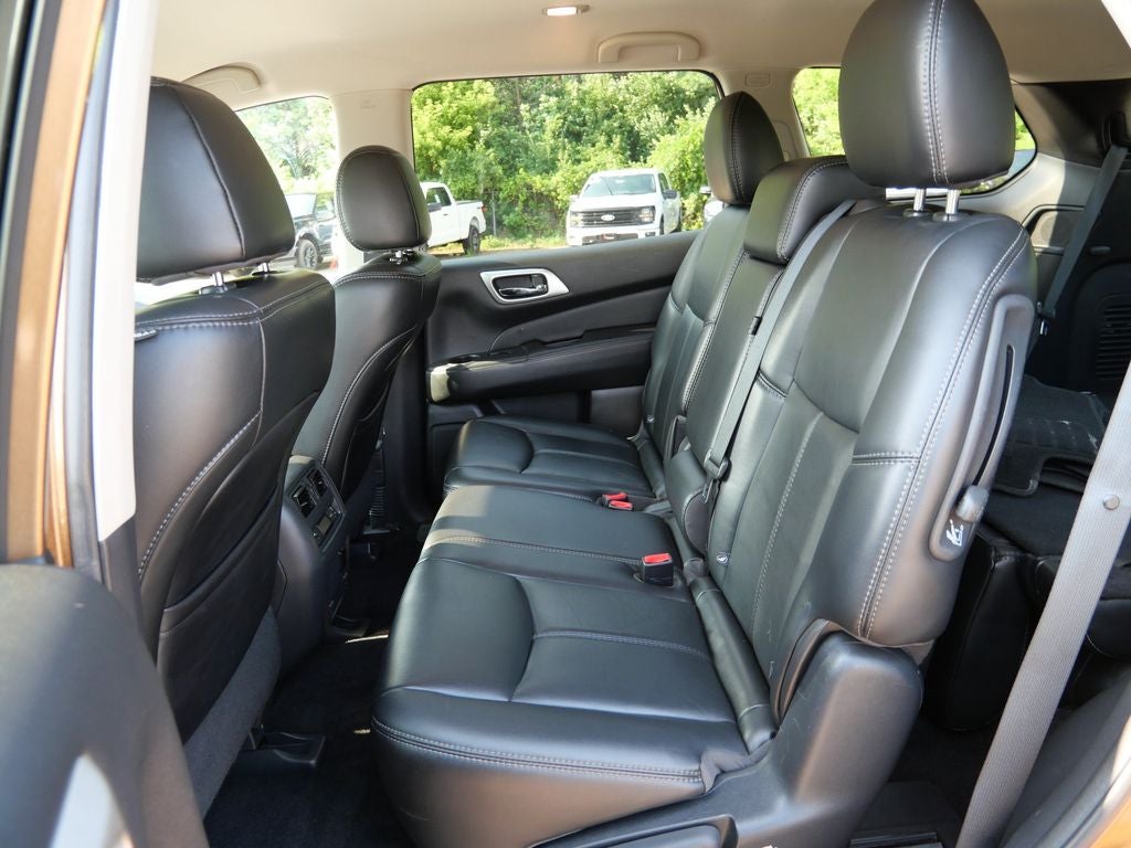 2017 Nissan Pathfinder SL