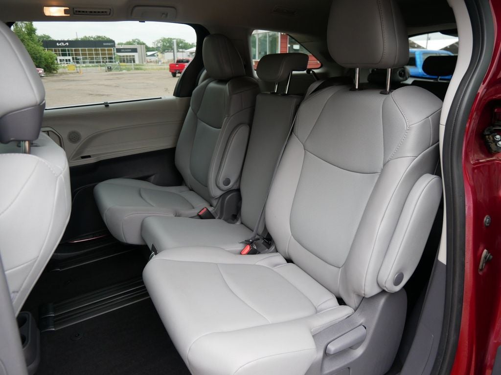 2021 Toyota Sienna XLE 8 Passenger