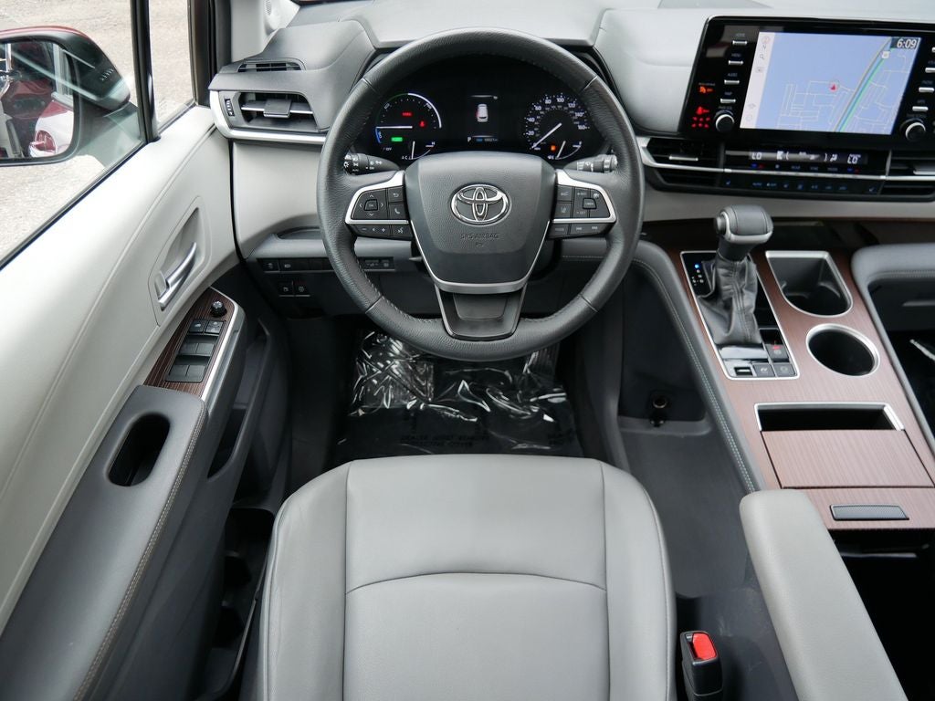 2021 Toyota Sienna XLE 8 Passenger