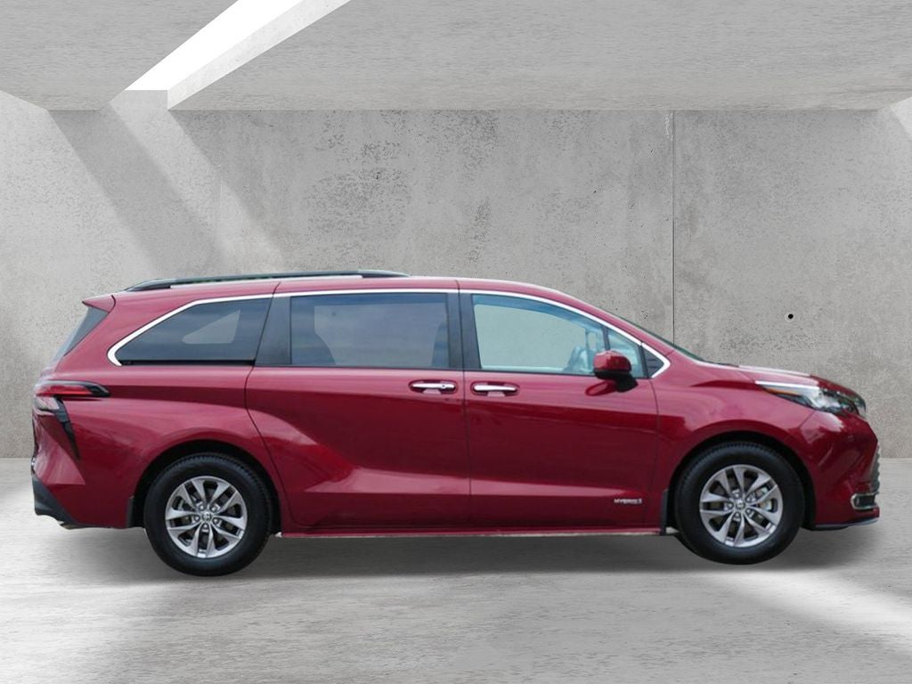 2021 Toyota Sienna XLE 8 Passenger
