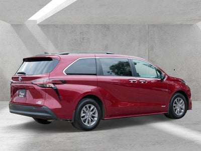 2021 Toyota Sienna XLE 8 Passenger