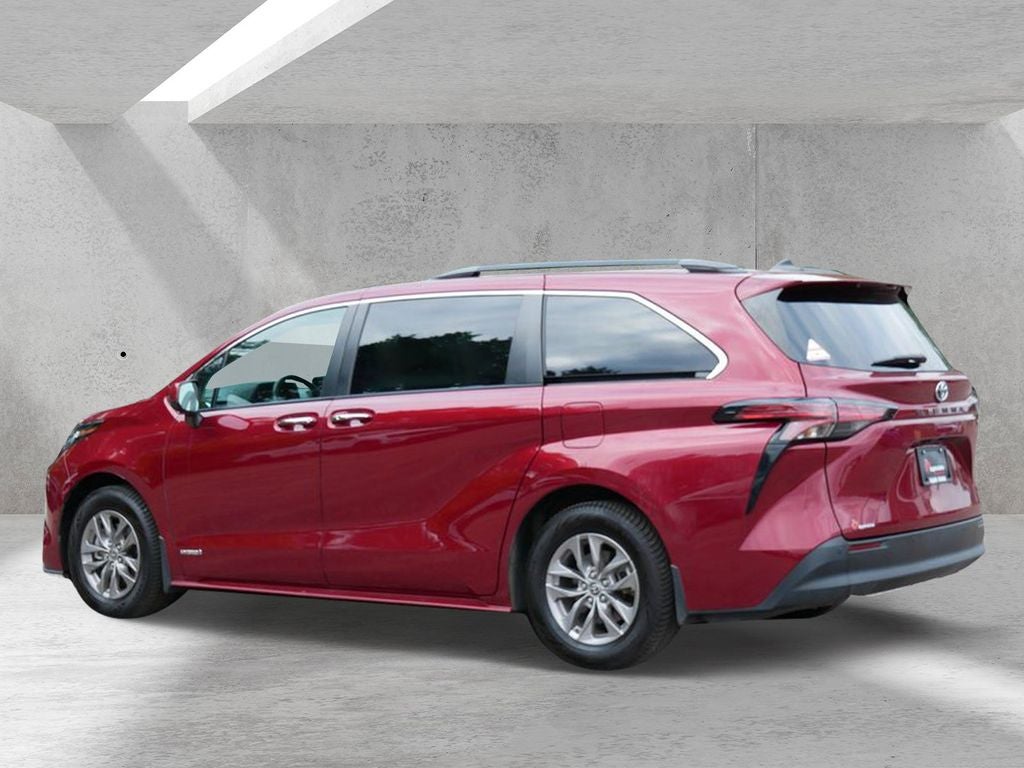 2021 Toyota Sienna XLE 8 Passenger