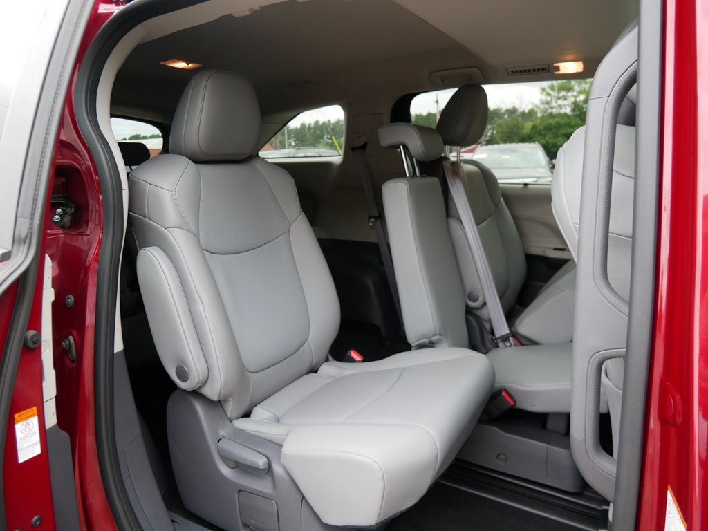 2021 Toyota Sienna XLE 8 Passenger