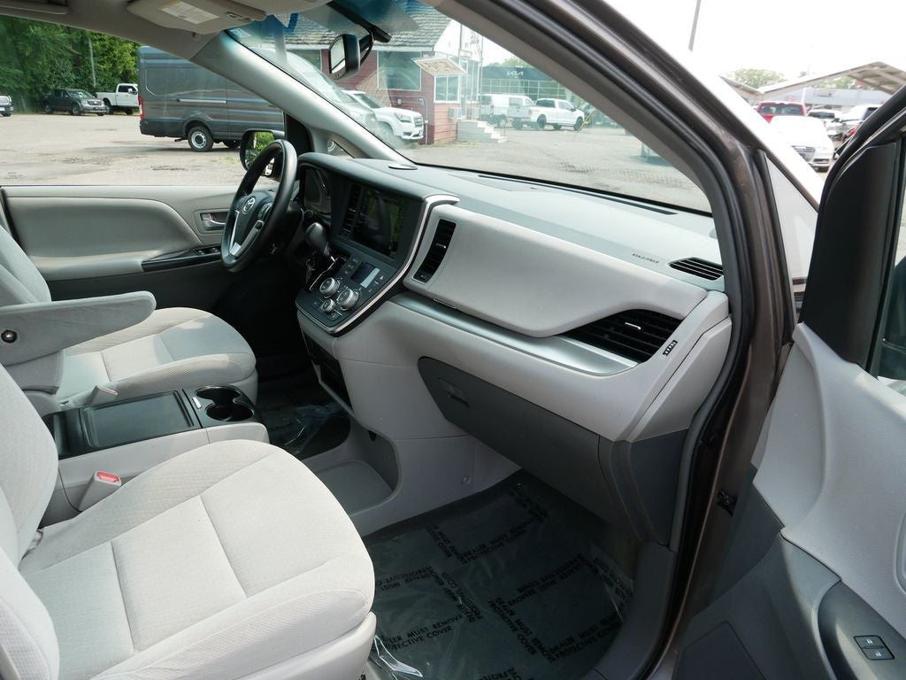 2015 Toyota Sienna LE 8 Passenger