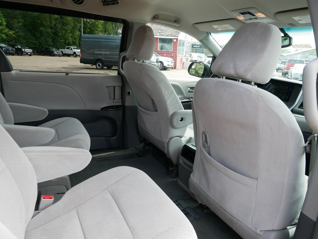 2015 Toyota Sienna LE 8 Passenger