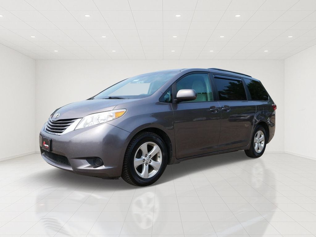 2015 Toyota Sienna LE 8 Passenger