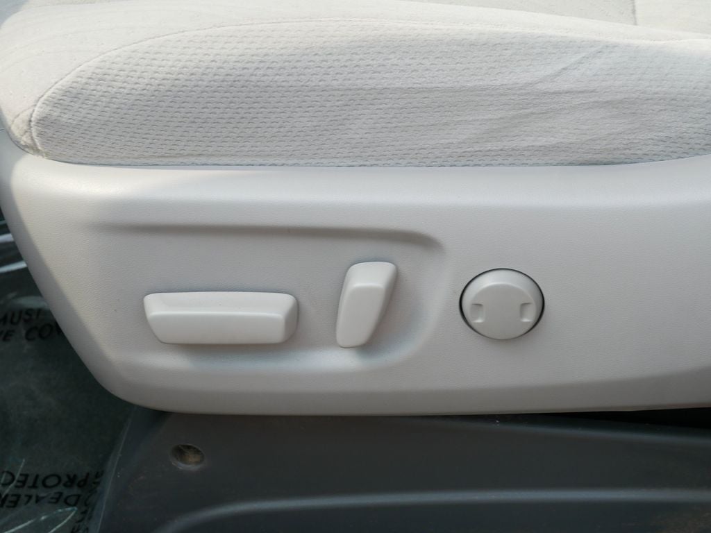 2015 Toyota Sienna LE 8 Passenger