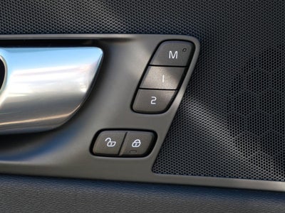 2020 Volvo XC60 T5 Momentum