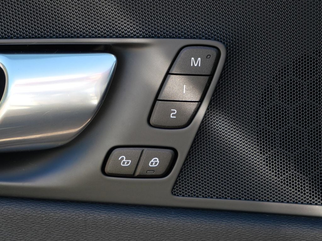 2020 Volvo XC60 T5 Momentum