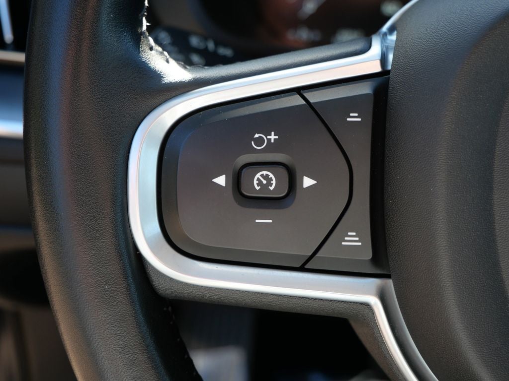 2020 Volvo XC60 T5 Momentum