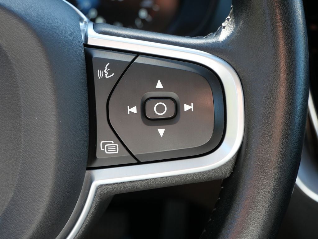 2020 Volvo XC60 T5 Momentum