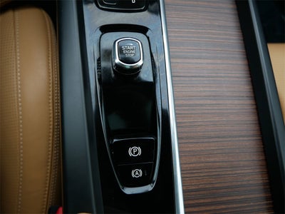 2022 Volvo XC60 Recharge Plug-In Hybrid T8 Inscription