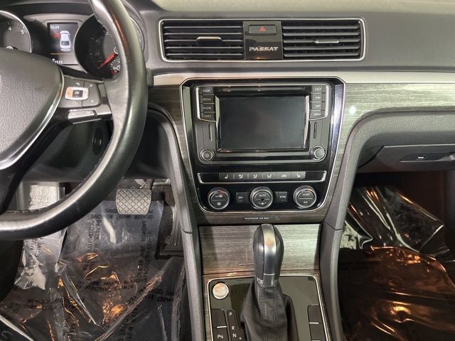 2018 Volkswagen Passat 2.0T SE w/Technology w/Technology