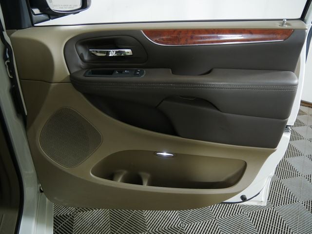 2012 Chrysler Town & Country Touring