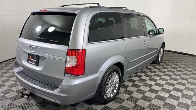 2016 Chrysler Town & Country Touring-L in Shakopee, MN - Apple Used Autos Shakopee