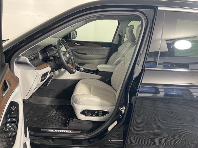 2022 Jeep Grand Cherokee Summit