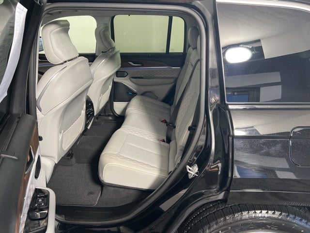 2022 Jeep Grand Cherokee Summit