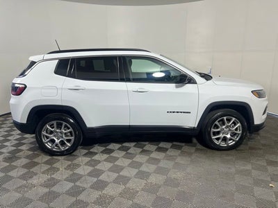 2022 Jeep Compass Latitude Lux