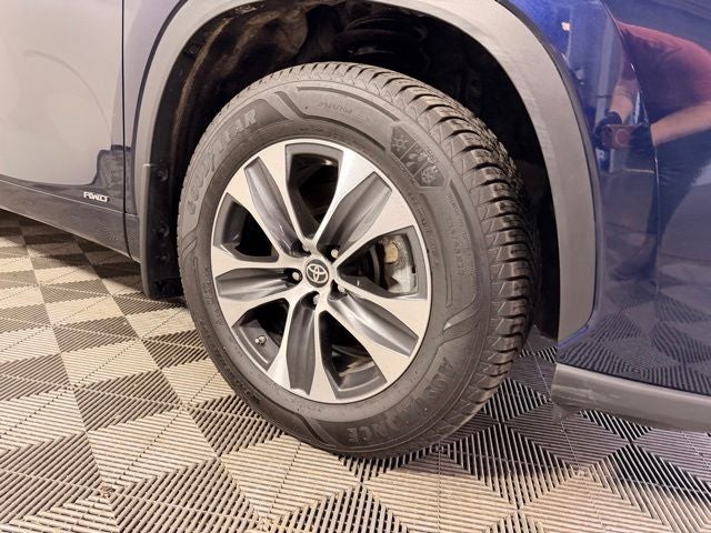 2024 Toyota Highlander Hybrid XLE