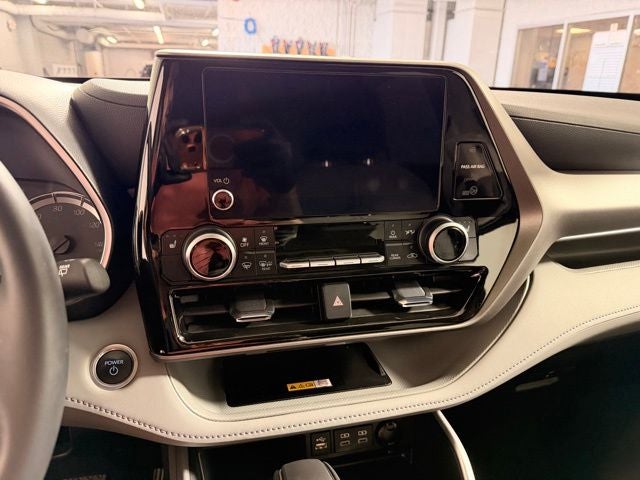 2024 Toyota Highlander Hybrid XLE