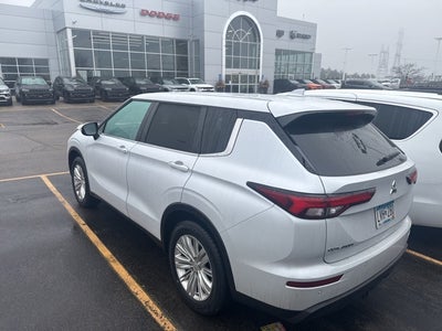 2024 Mitsubishi Outlander ES