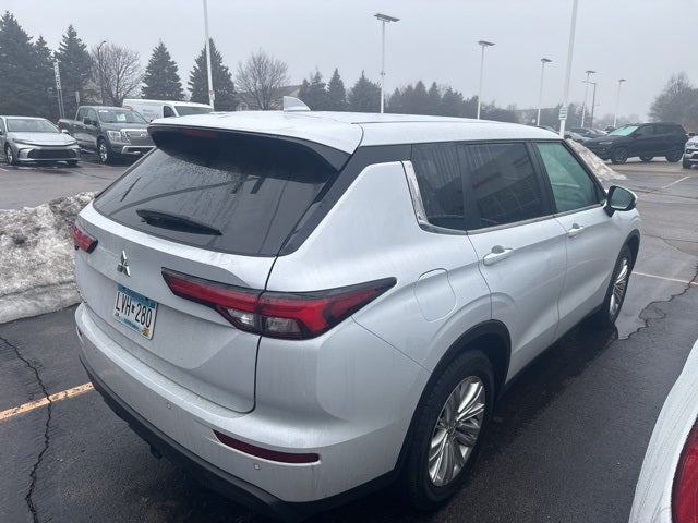 2024 Mitsubishi Outlander ES