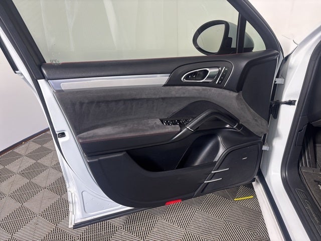 2014 Porsche Cayenne GTS