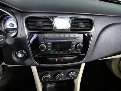 2013 Chrysler 200 Touring