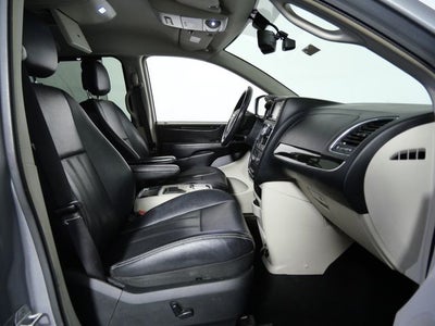 2013 Chrysler Town & Country Touring-L